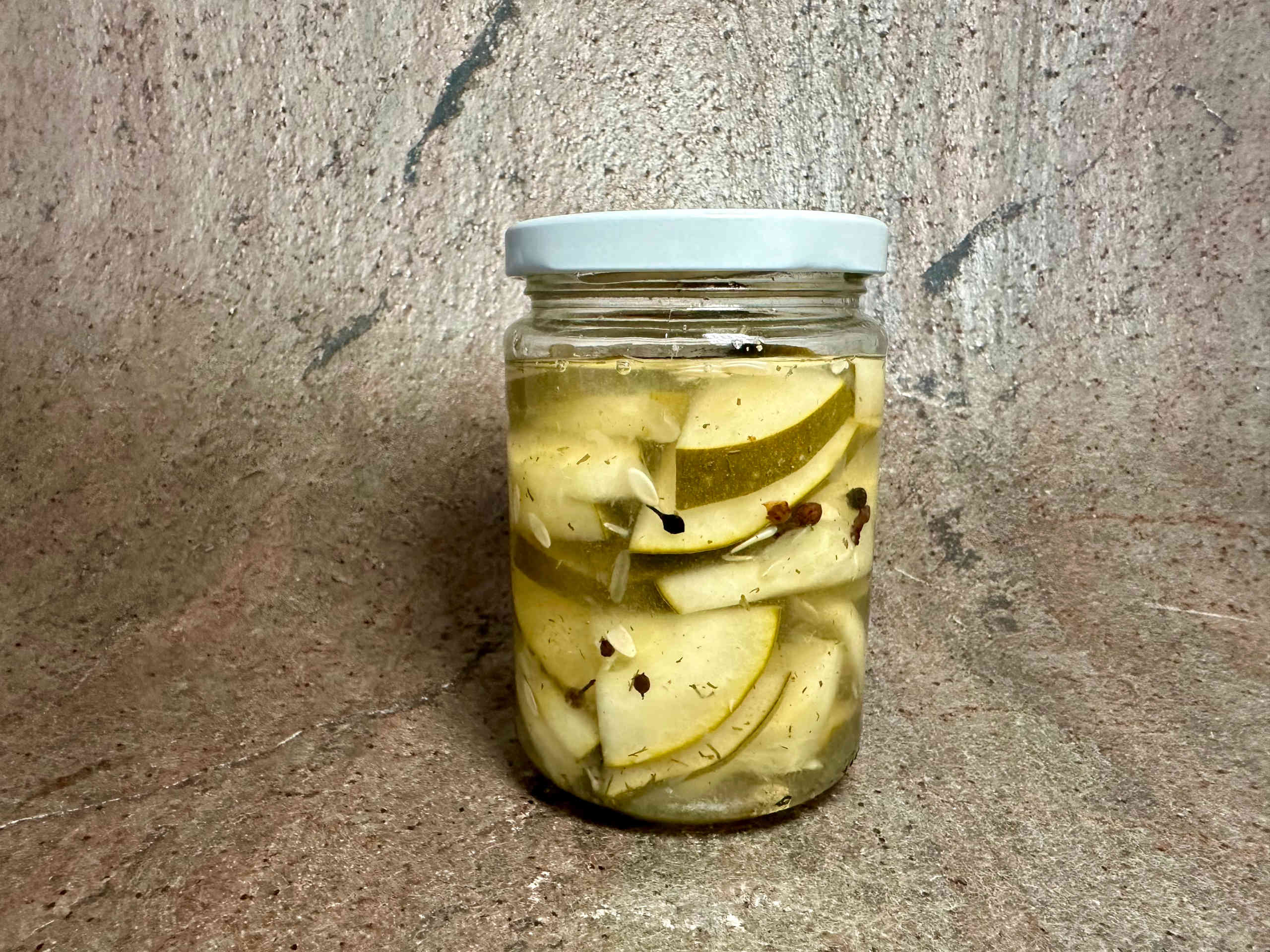 Süß-Sauer eingelegte Salatgurken aus dem Garten