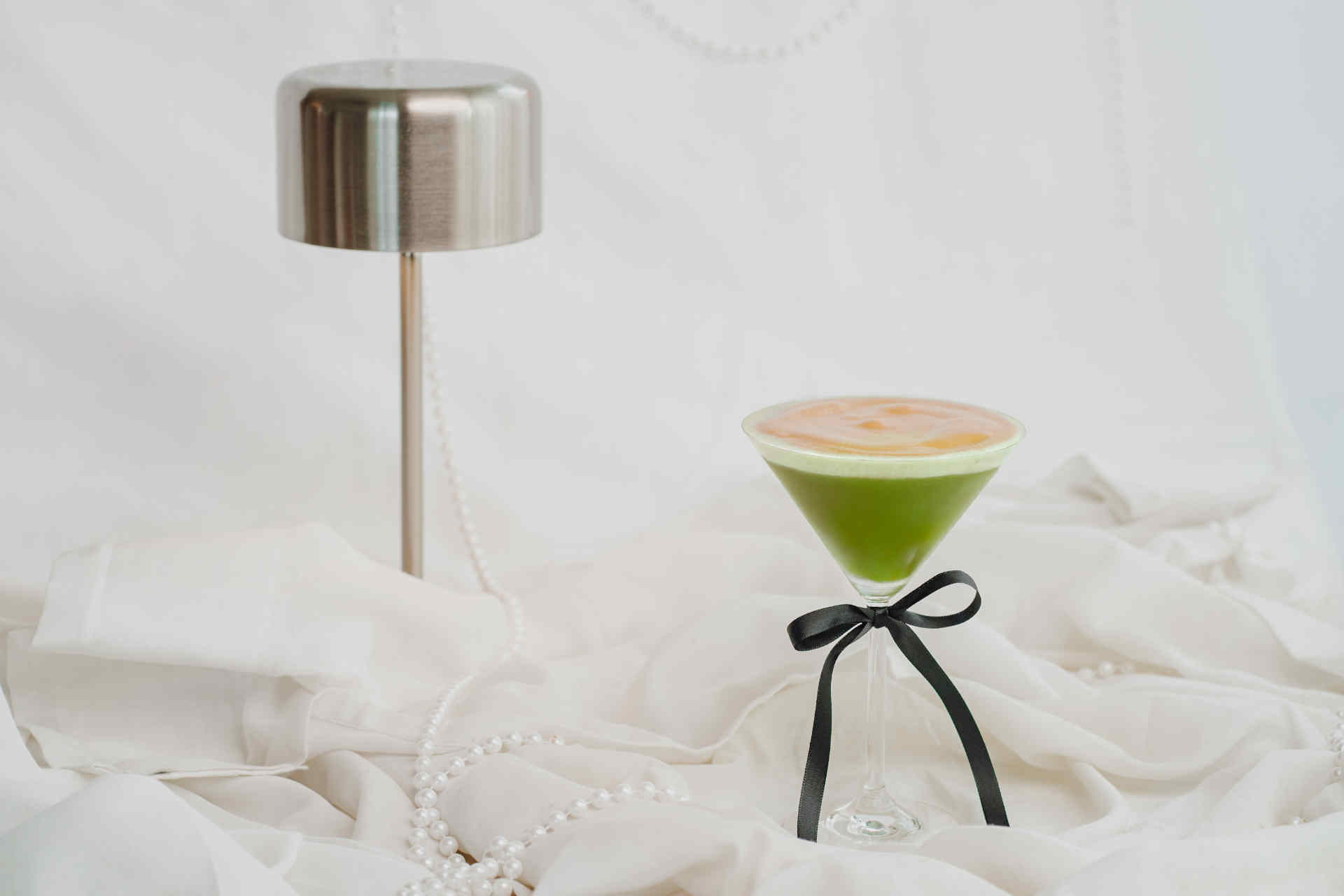 Matcha Martini mit Espresso Foam
