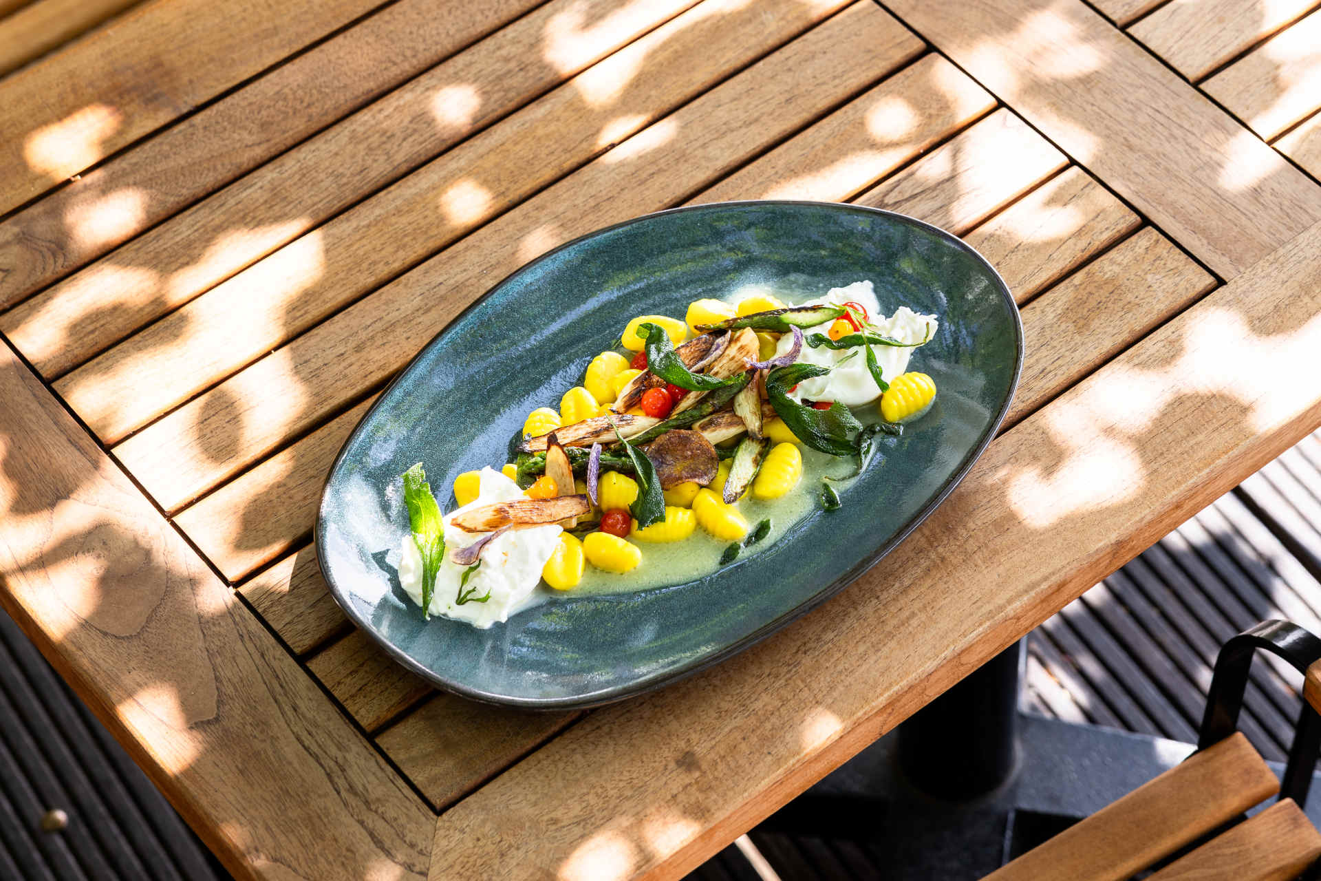 Mediterran inspiriert: Spargel-Gnocchi mit Burratina und Bärlauchpesto – Bild 2
