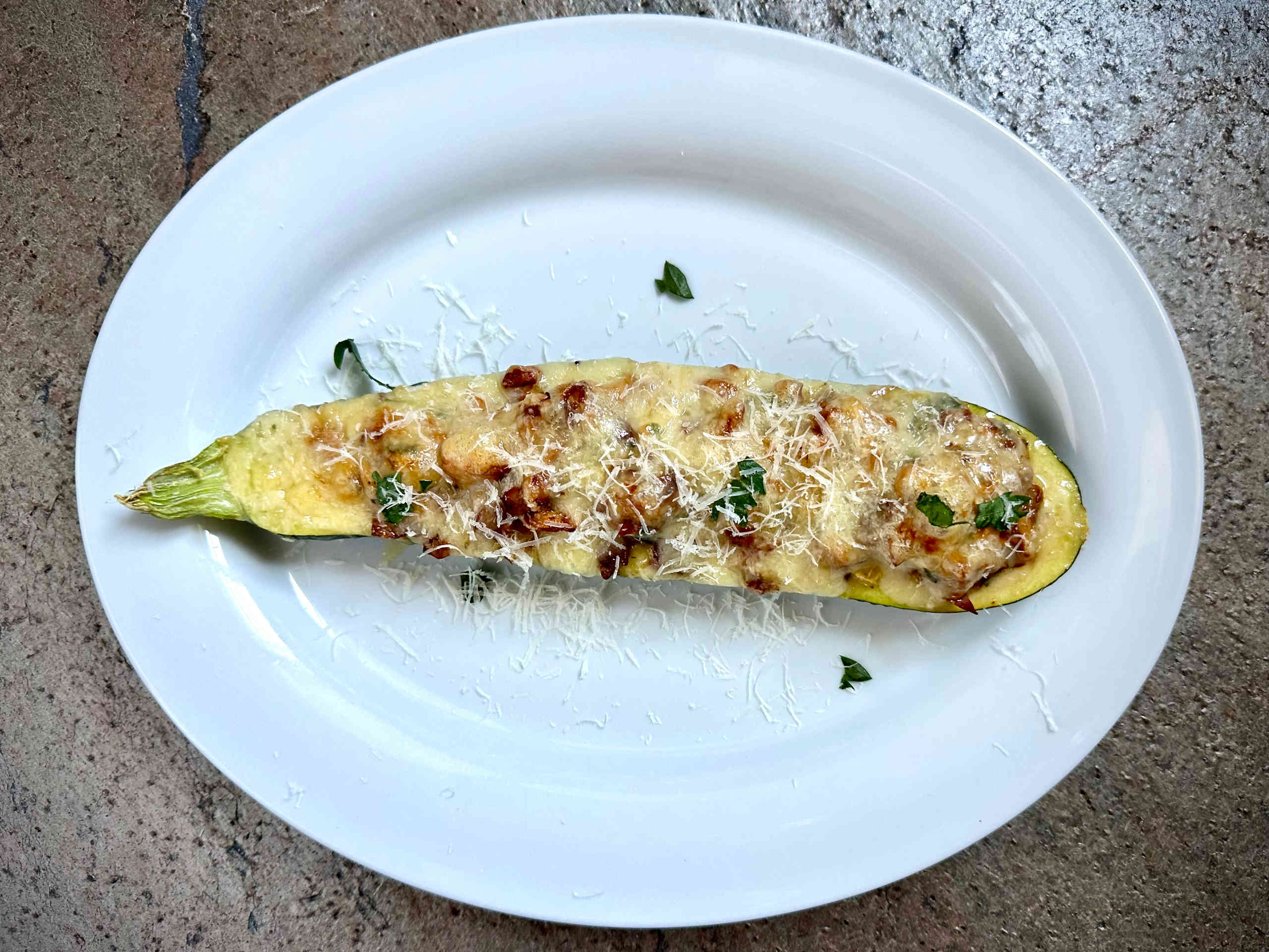 Zucchini mit Eierschwammerl-Zwiebel-Füllung – Bild 2