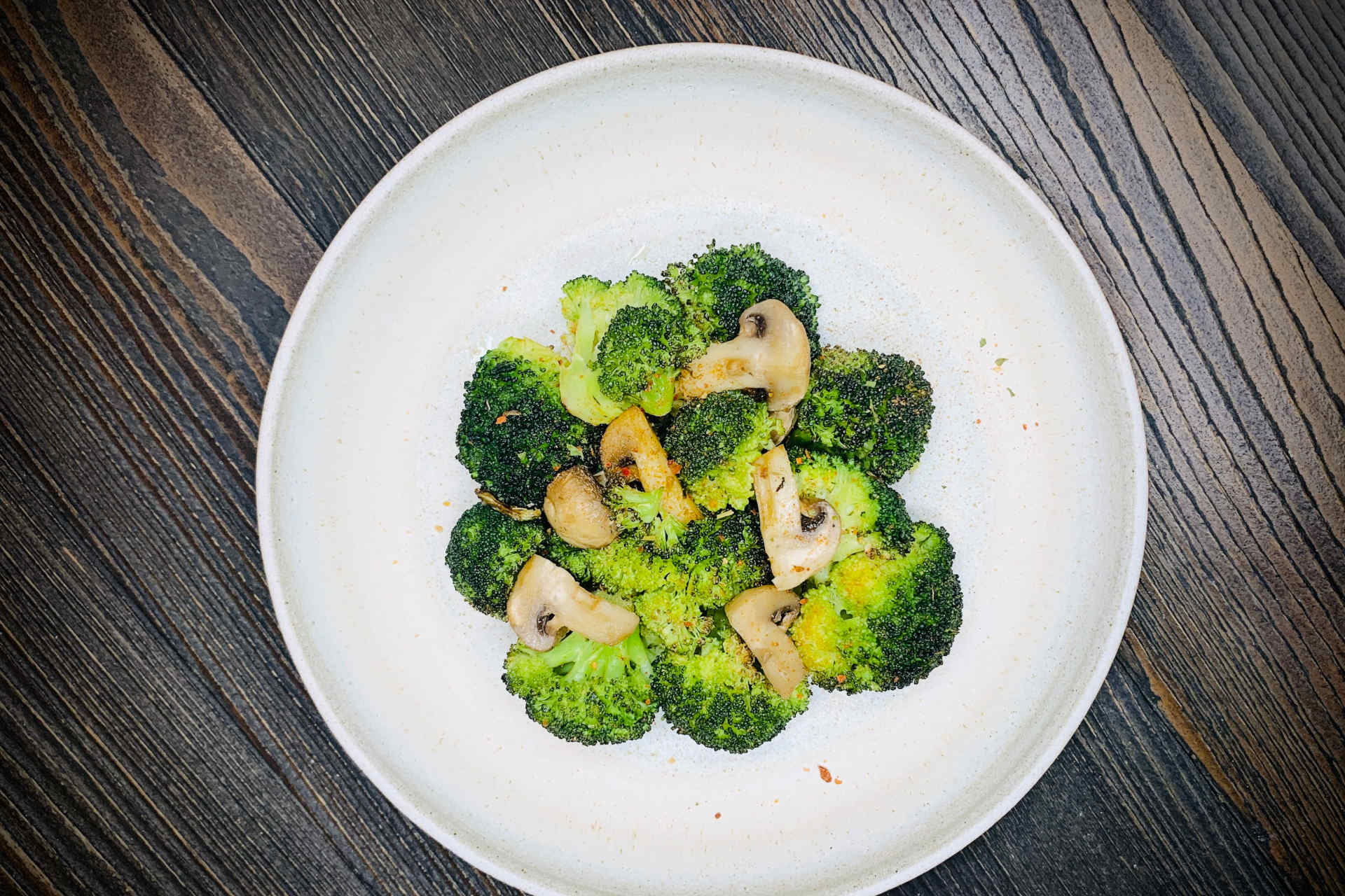 Schnelles Brokkoli-Champignon-Pfannengericht