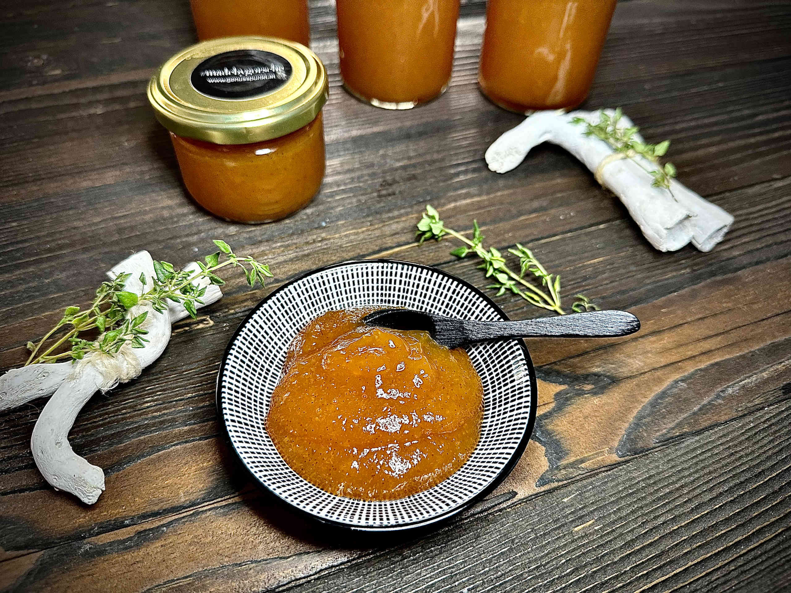 Pfirsichmarmelade mit Thymian