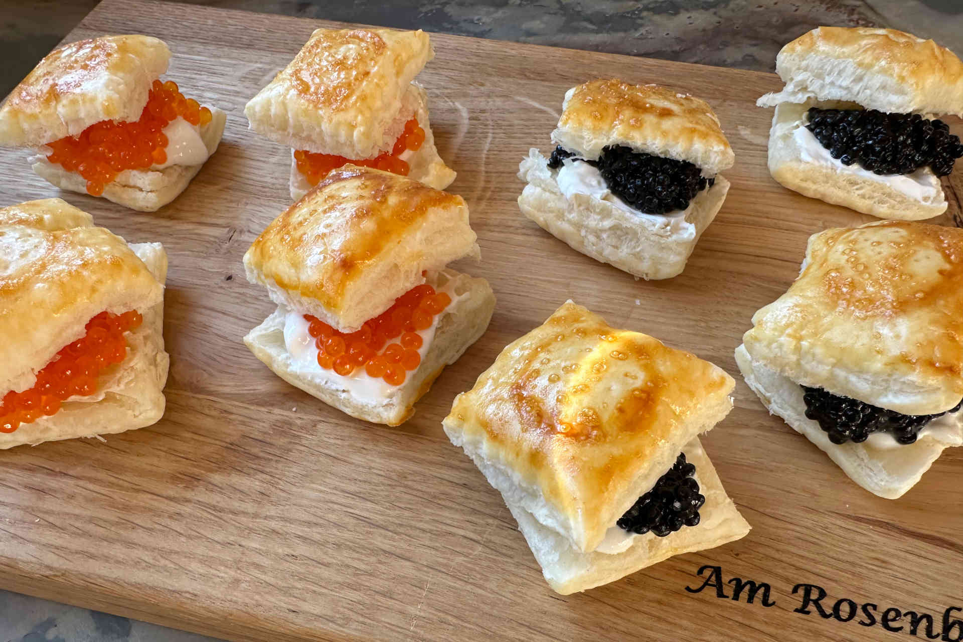 Blätterteig-Häppchen mit Kaviar und Trüffelperlen – Bild 3