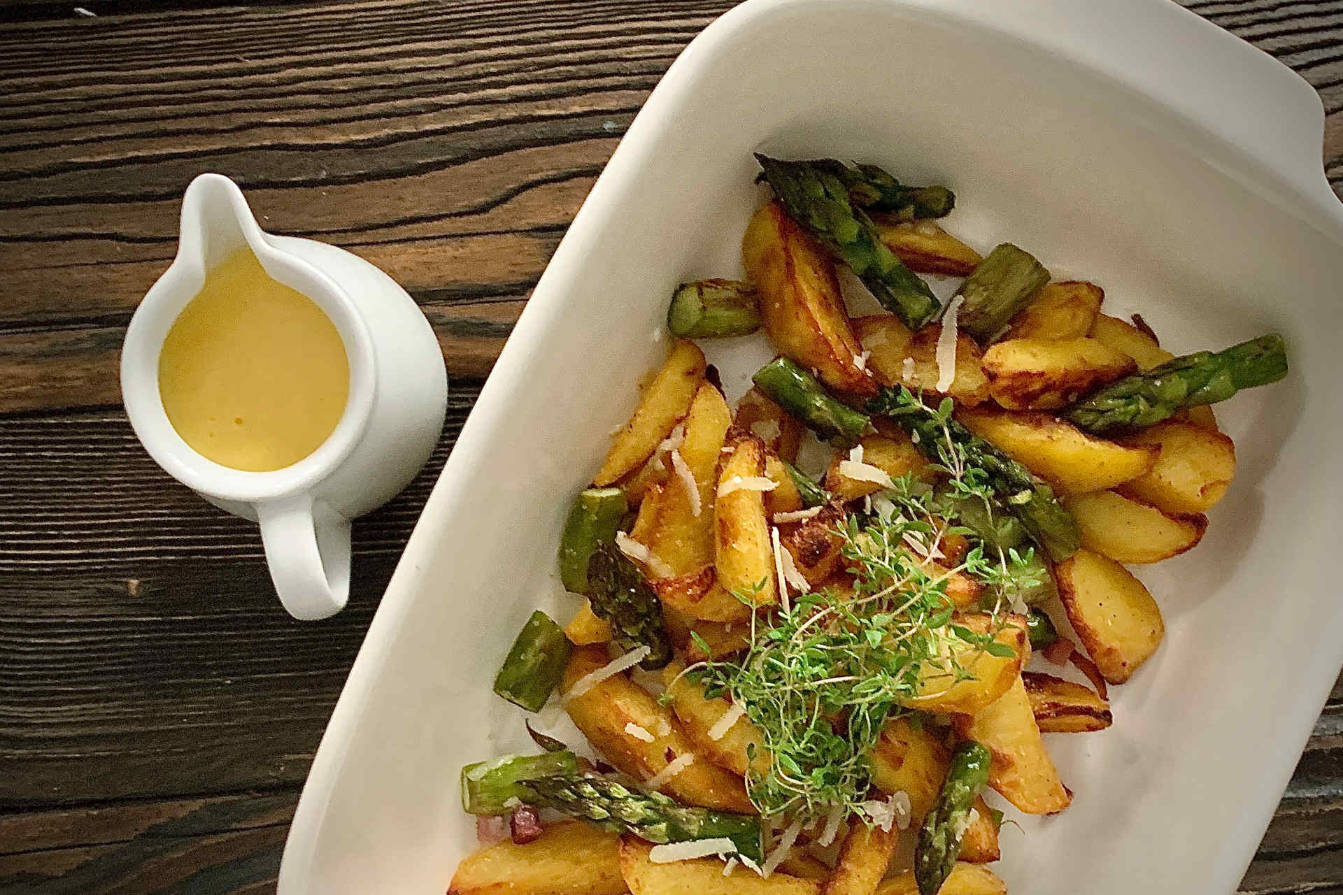Ofenspargel mit Kartoffeln und selbstgemachter Sauce Hollandaise