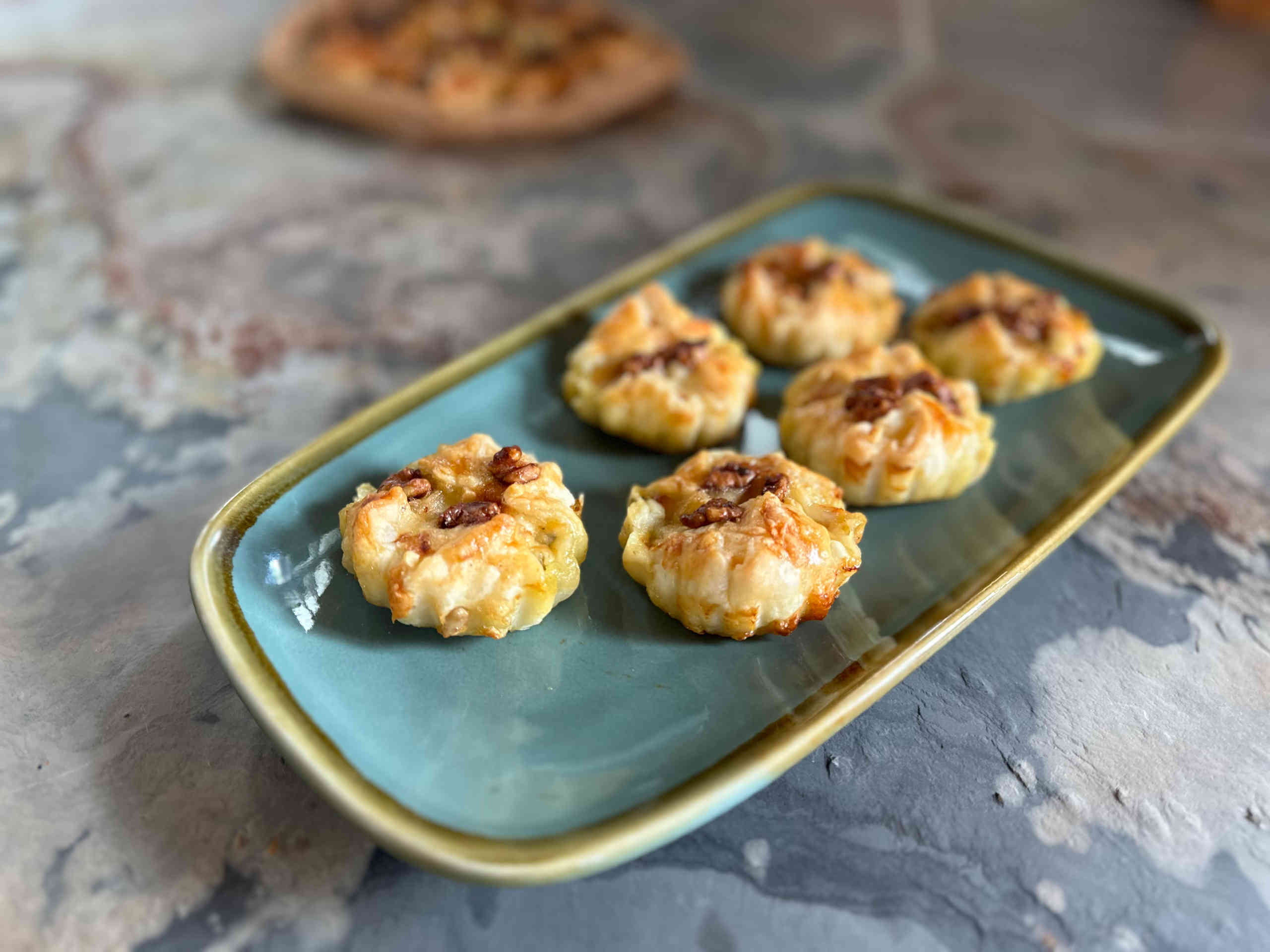 Spicy puff pastry filled with chutney
