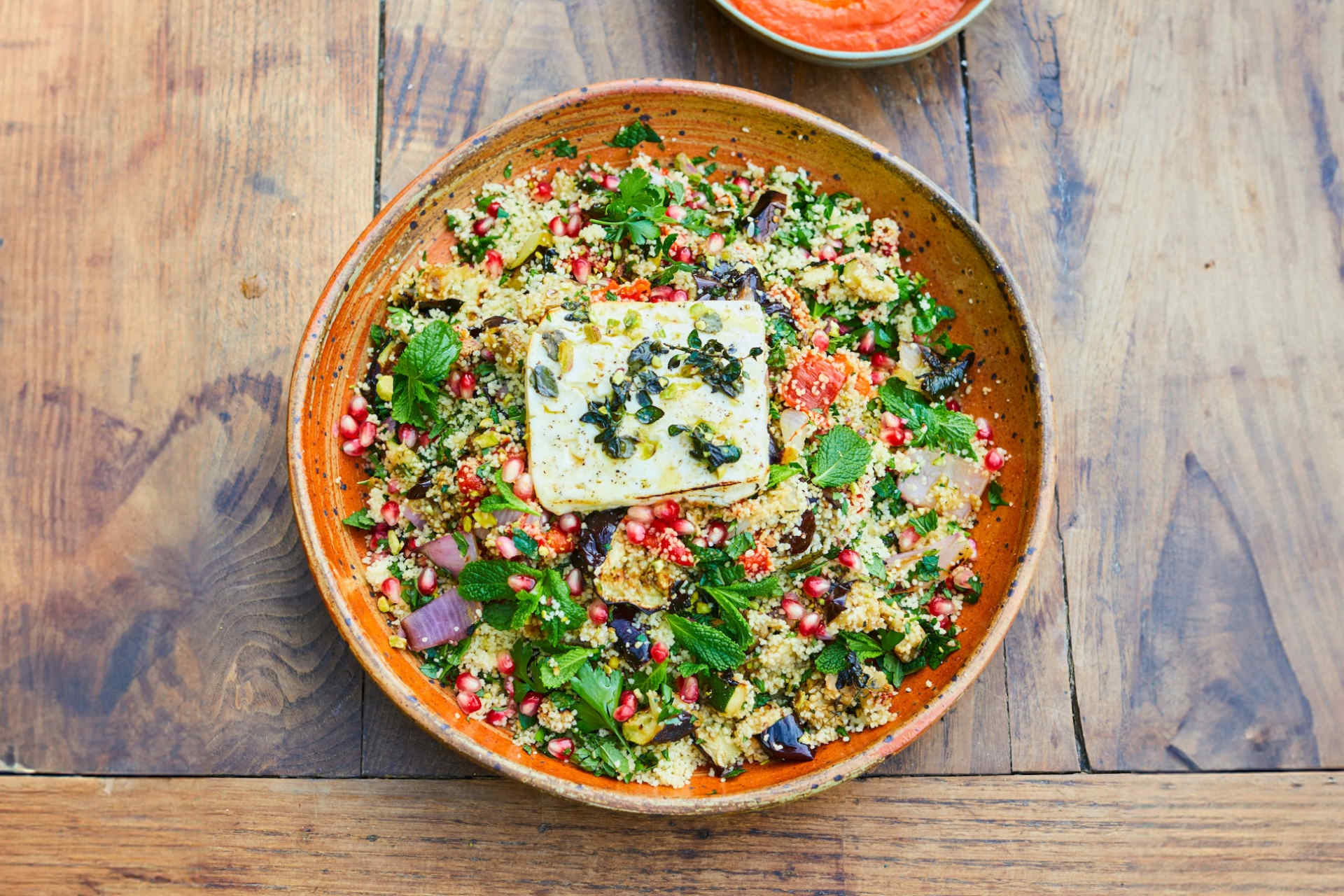 Gegrilltes Gemüse mit Couscous und Kräutersalat