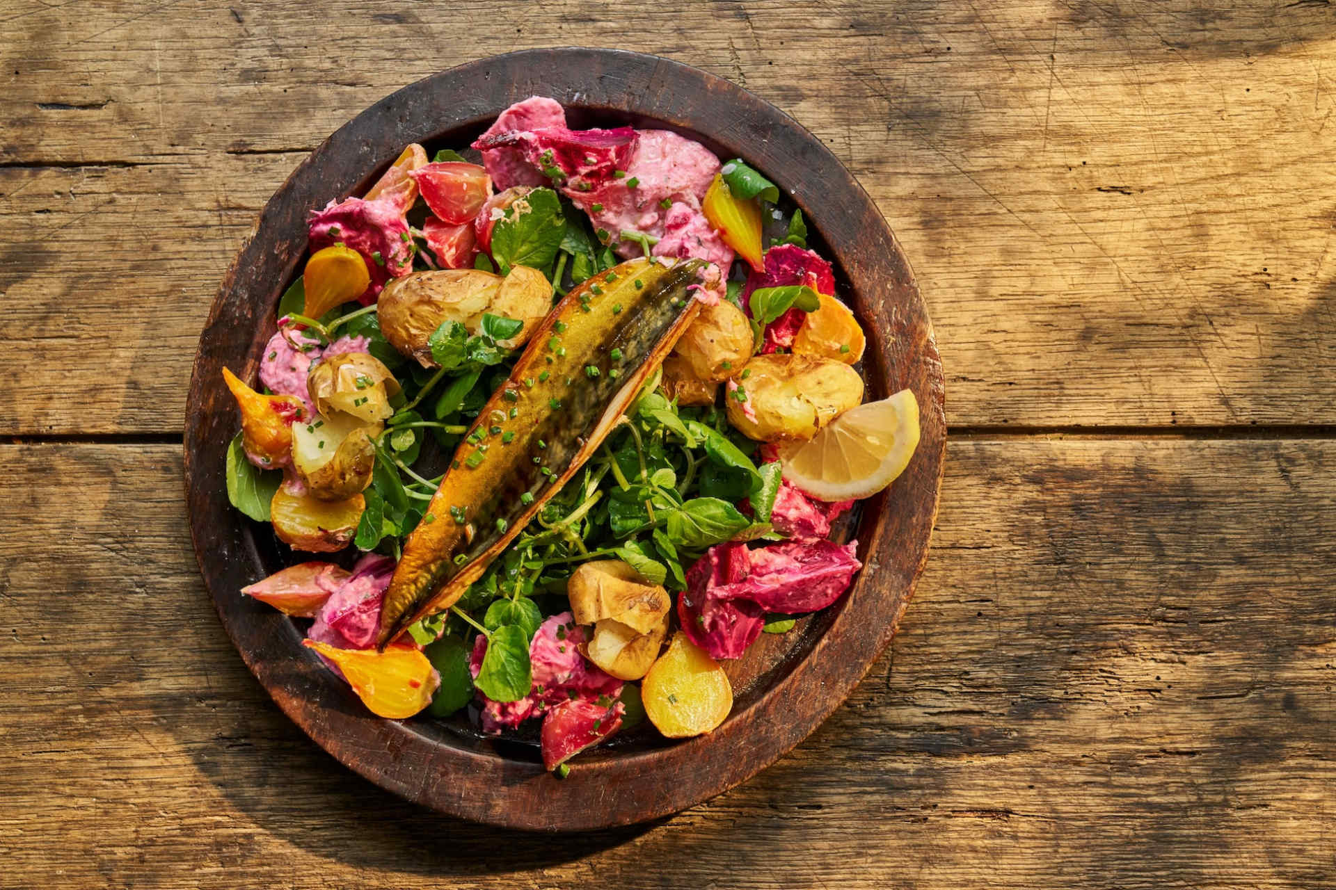 Heiß geräucherte Makrele mit Meerrettich-Dressing